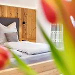 Haus Huis'n בית הארחה גראינאו