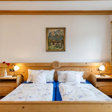 Haus Huis'n Guest house *